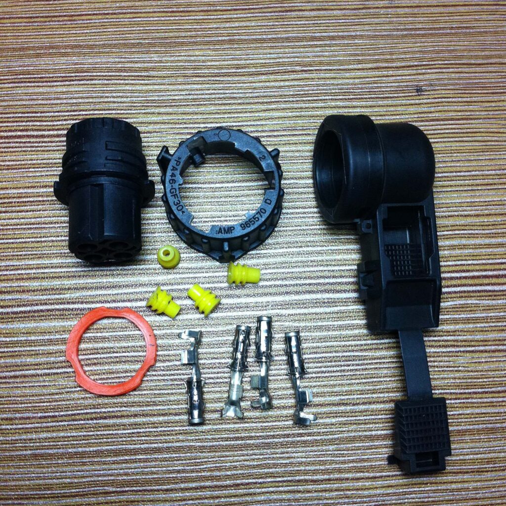 4 Cylindrical Pin Connector kit , 3703-02159YA2